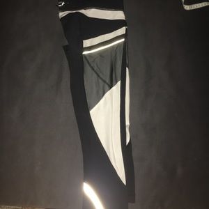 Lululemon run inspire crops sz6  reflective
